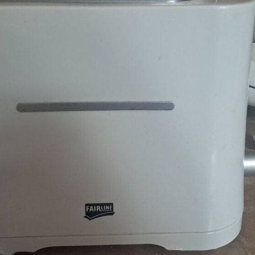 Fairline Toaster White like new, 2-slice with browning control