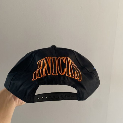 New York Knicks SnapBack hat vintage 90s, brand new with tags
