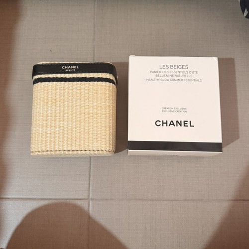Chanel Beauté Les Beiges summer essentials toiletry bag new