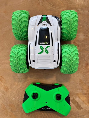 Double-sided toy car used with remote control