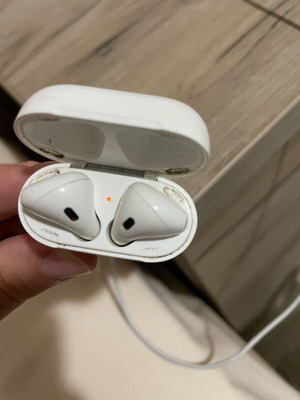 Apple AirPods μεταχειρισμένα, λειτουργεί μόνο το αριστερό ακουστικό