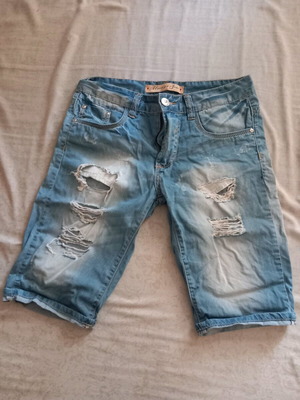 Bermuda shorts size M like new, slim fit
