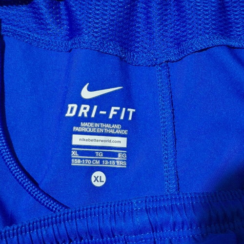 FC Barcelona 2015/2016 Away football shorts boys size XL like new