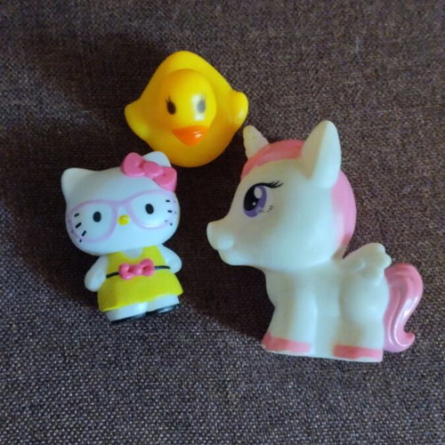Various figures used in good condition