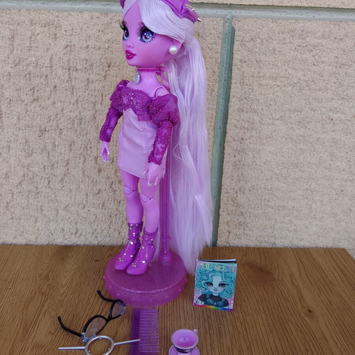 Shadow High Series 3 Lavender Lynn doll