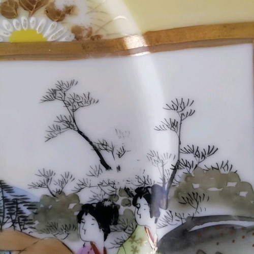 Japanese plate like new with golden details