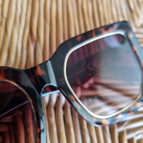 Oversized square sunglasses like new, brown tortoiseshell with gold detail