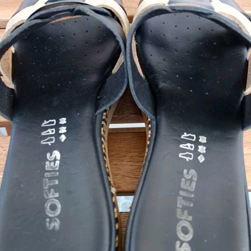 Softies Platform Sandals Size 38 Like New Black and Gold