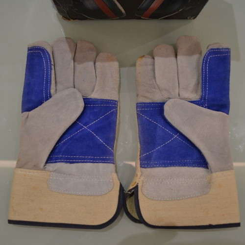 Venitex Imola 2 SNR30 Hearing Protectors and Work Gloves