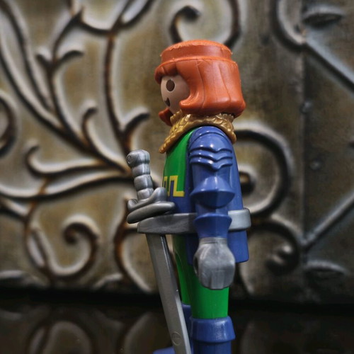 Playmobil Brave Prince 4646 medieval knight used with gold crown gift