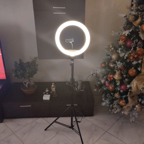 Ring light new with tripod without box