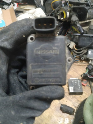 Дебитомер за Nissan Terrano II SUV 2.4 i 12V Hitachi AFH55M-11 употребяван