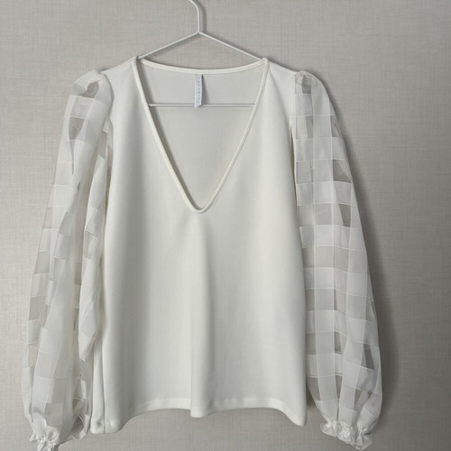 Imperial white blouse like new with wide sleeves and open neckline