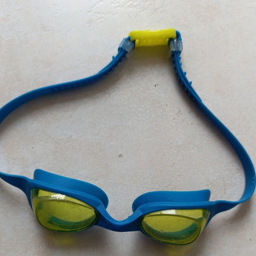 Tecnopro swimming goggles used with worn lenses