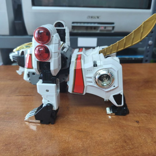 Tigerzord Power Rangers figure with white Power Ranger