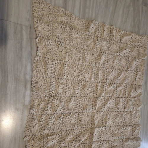 Handmade table runner like new