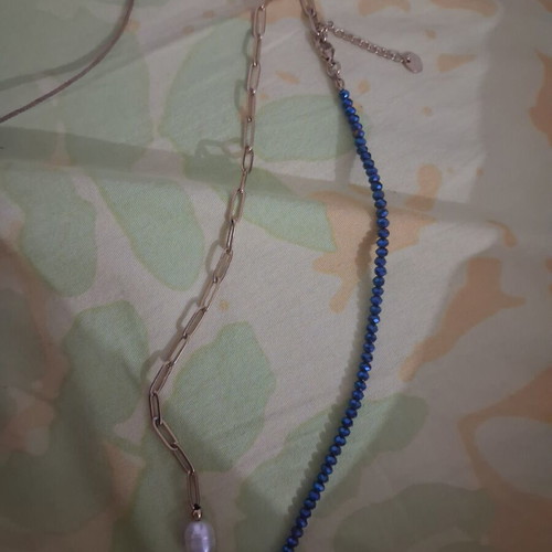 Set of 8 jewelry pieces