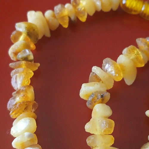 Necklace with unbreakable amber, 42 cm, like new