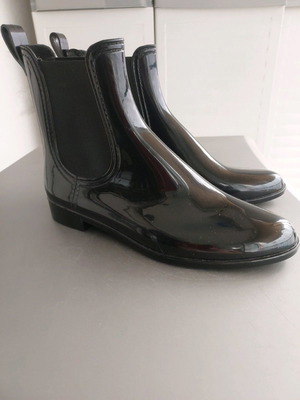 Galotses made in Italy like new, black, size 38
