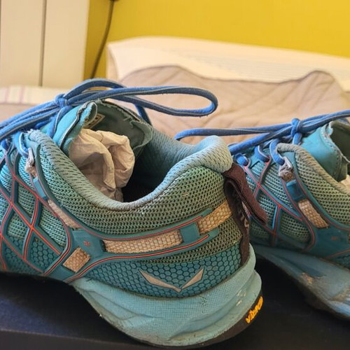Salewa hiking shoes size 38 with reinforced toe and heel, blue