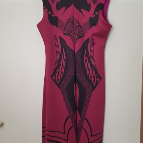 Fitted burgundy midi dress with embossed black geometric patterns
