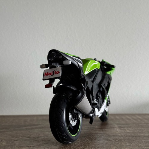 Maisto Kawasaki Ninja ZX-10R motorcycle miniature used