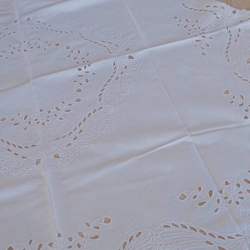 Embroidered square table linen with machine embroidery