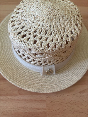 Beach hat like new