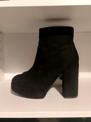 Suede boots size 38 like new, high heel with thick heel