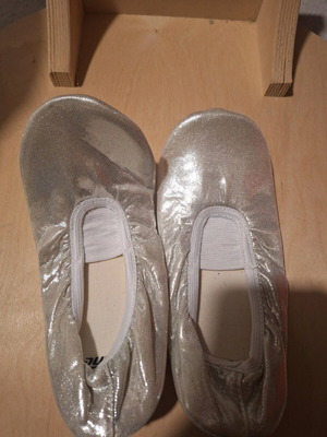 Rhythmic gymnastics shoes new, size 33-34