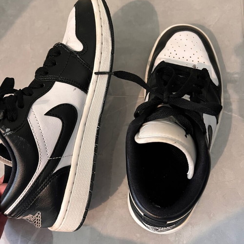 Nike Jordan athletic shoes used, size 39, black and white