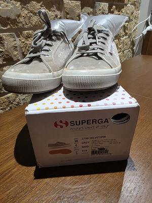 Γυναικείο παπούτσι βελούδινο Superga μεταχειρισμένο, γκρι, νούμερο 38