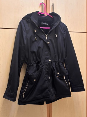 Zara jacket used, black, size M with fur lining