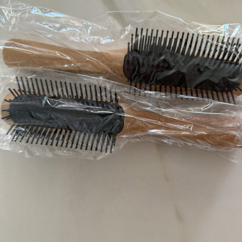 Hairbrushes with wooden handle pack of 2 sealed