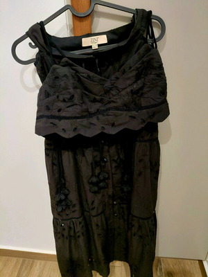 Zini set top with skirt like new, black