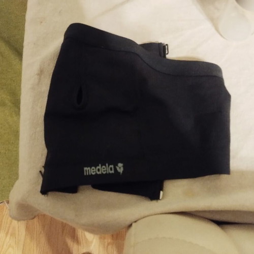 Medela Easy Expression Hands-Free Pumping Bustier size L like new