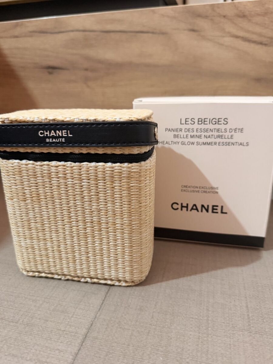 Chanel Beauté Les Beiges toiletry bag… - € 169,00 - Vendora.cy