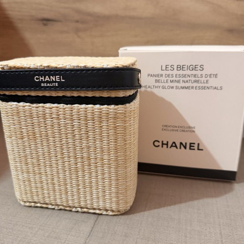 Chanel Beauté Les Beiges summer essentials toiletry bag new