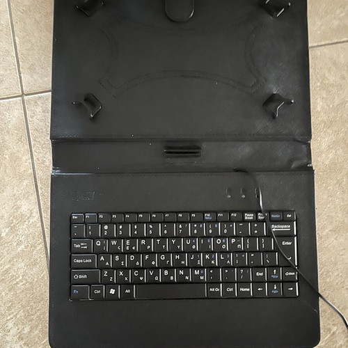 Tablet case universal 10" black with keyboard like new