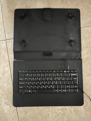 Tablet case universal 10" black with keyboard like new