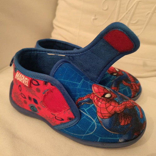 Spiderman kids slippers size 28 like new, multicolor