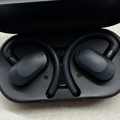 Creative Outlier Go Dark Blue wireless earbuds