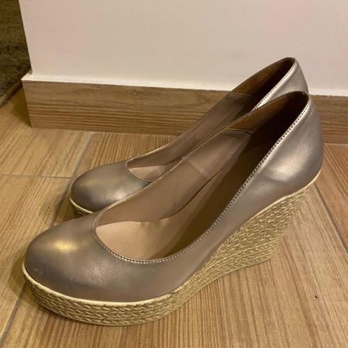 Shoes size 39 like new, gold shade