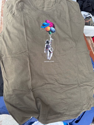 T-shirt with balloons like new, size XL