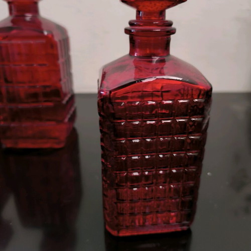 Set of three decorative vases in red glass like new
