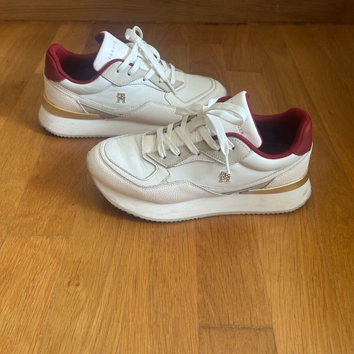 Tommy Hilfiger sneakers like new, size 39