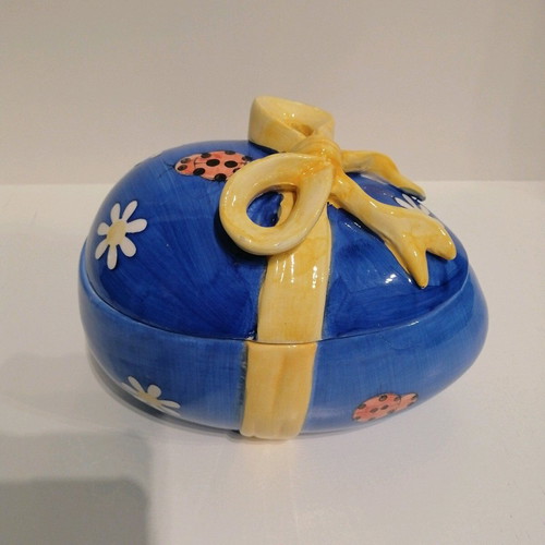 Vintage ceramic egg like new with lid and decorative details