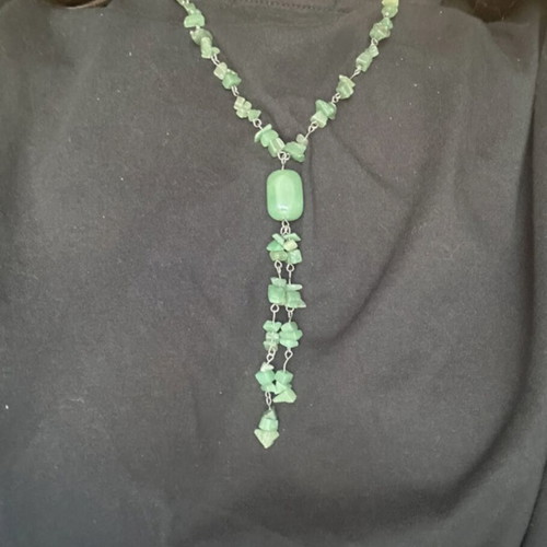 Necklace with green beads and oval stone like new