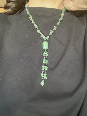 Necklace with green beads and oval stone like new