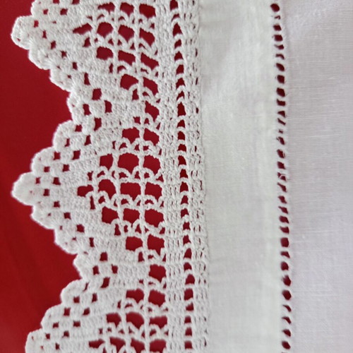 Handmade embroidered white tablecloth with thick crochet lace 200x160 cm like new